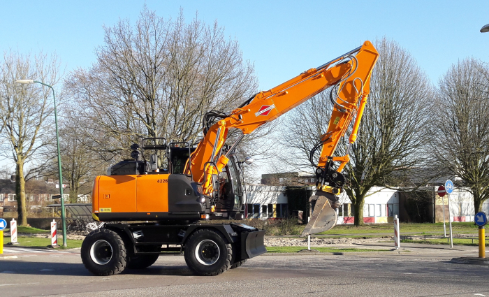 hitachi3.jpg