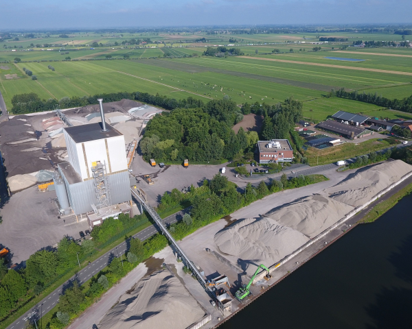Foto 1 - Asfaltcentrale Gebr Van Kessel Hoogblokland.jpg