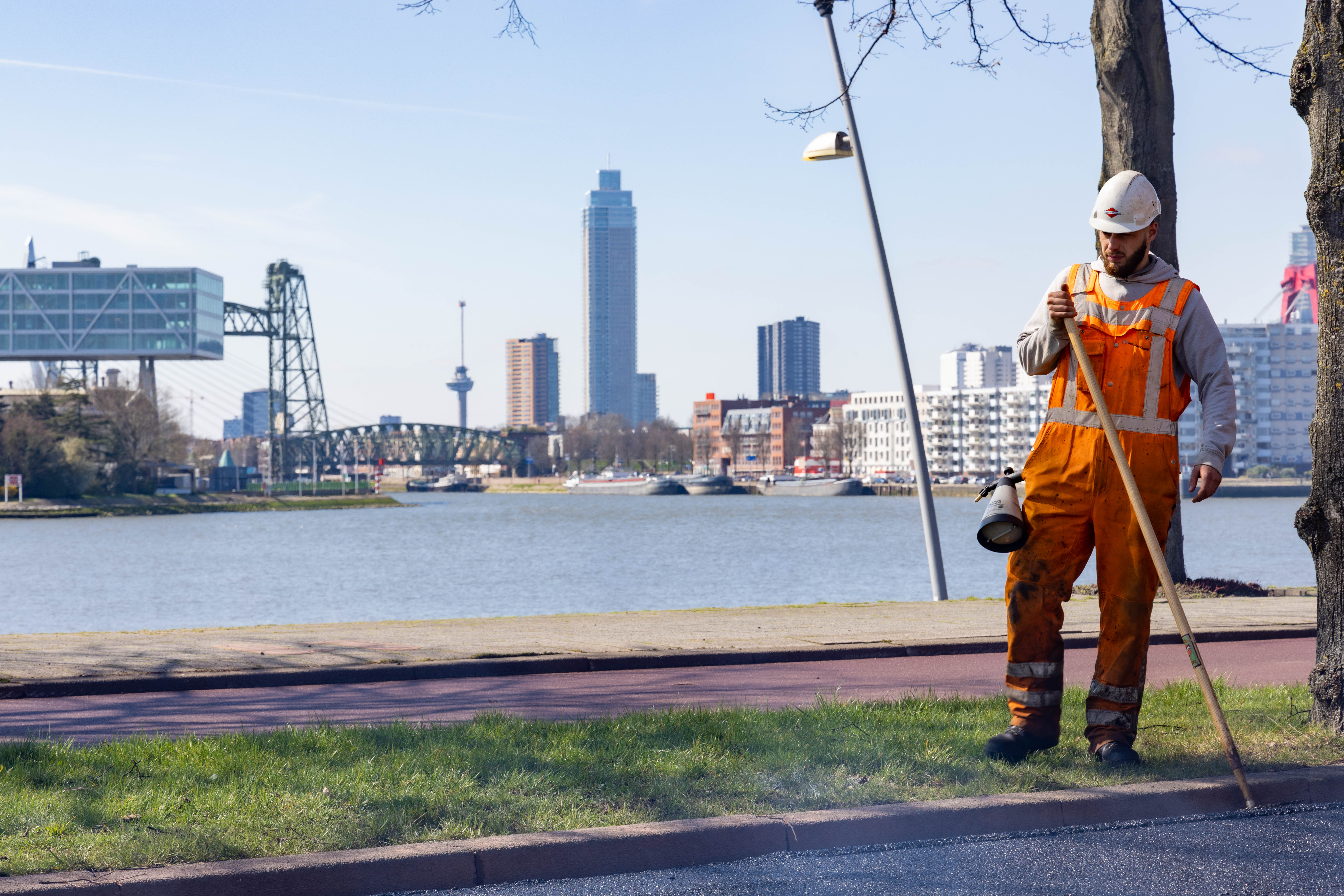 20230402 Asfalteren Maasboulevard Rotterdam 016-018.jpg